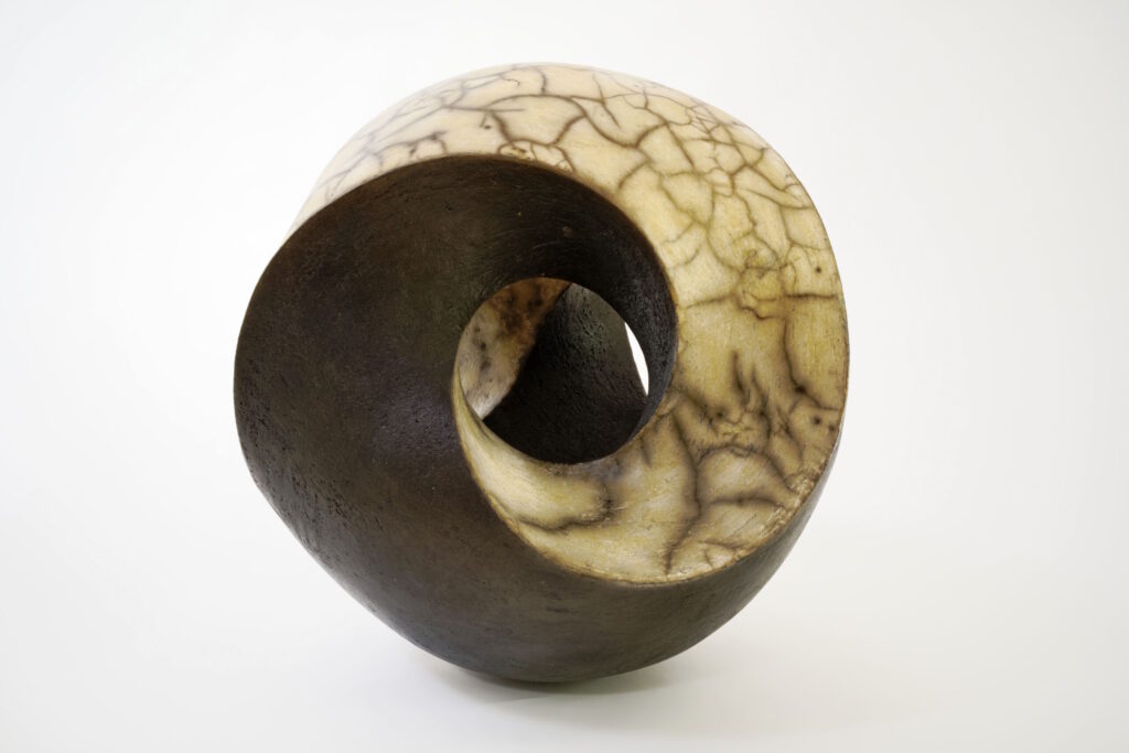 Verkaufsskulptur Terra Sigillata Saggar fired "3 x ∞ + 2 x O I", von Sabine Classen