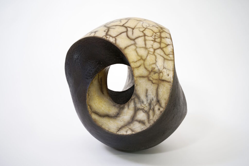 Verkaufsskulptur Terra Sigillata Saggar fired "3 x ∞ + 2 x O I", von Sabine Classen