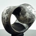 Concavex Skulptur Naked Raku Sabine Classen