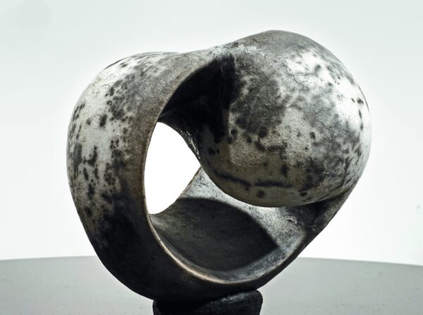 Concavex Skulptur Naked Raku Sabine Classen