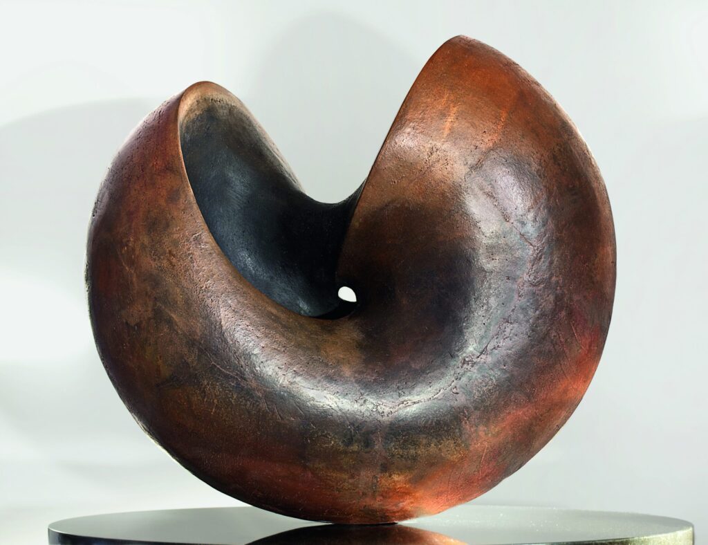 Verkaufsskulptur Terra Sigillata Saggar fired "Spherical II", von Sabine Classen