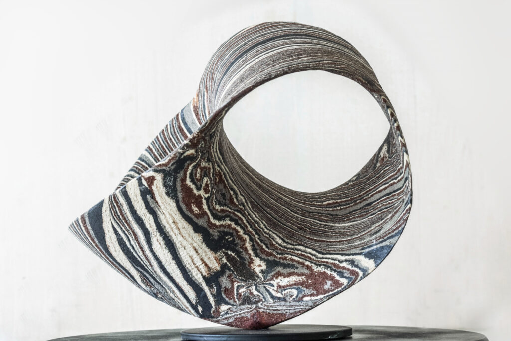 Verkaufsskulptur "Convergence", von Sabine Classen, Nerikomi