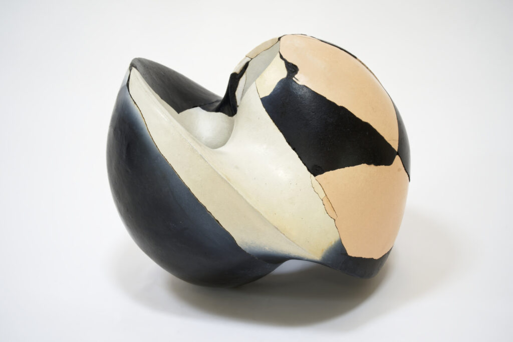 Keramikskulptur "Burst", von Sabine Classen, Kintsugi