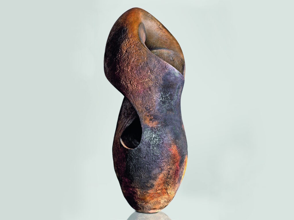 Moderne Keramikskulptur Terra Sigillata, Pitfire "Lichtlaibung Basel I", von Sabine Classen